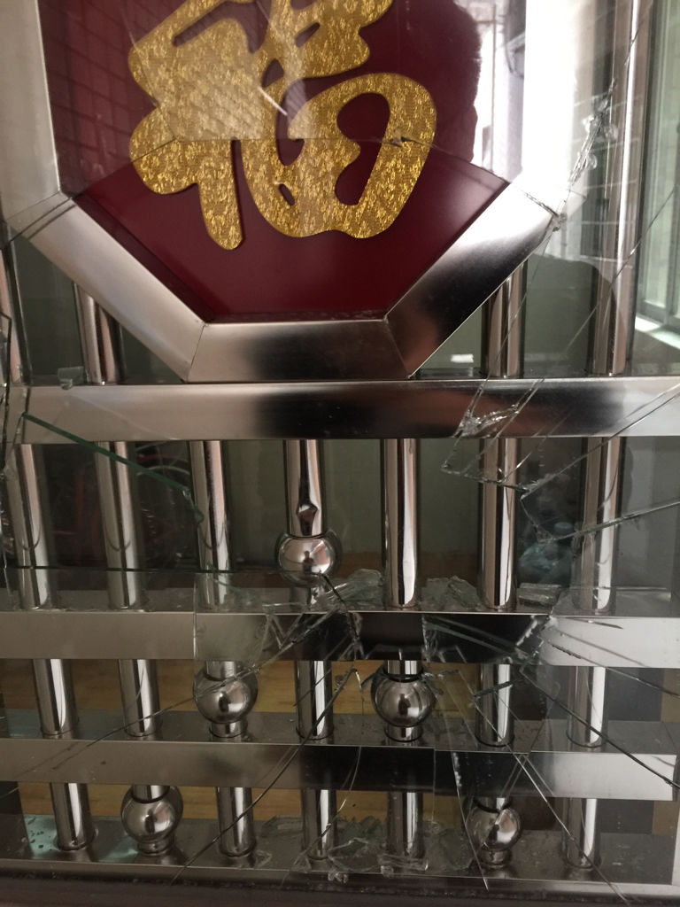 不锈钢门撞凹了怎么修复