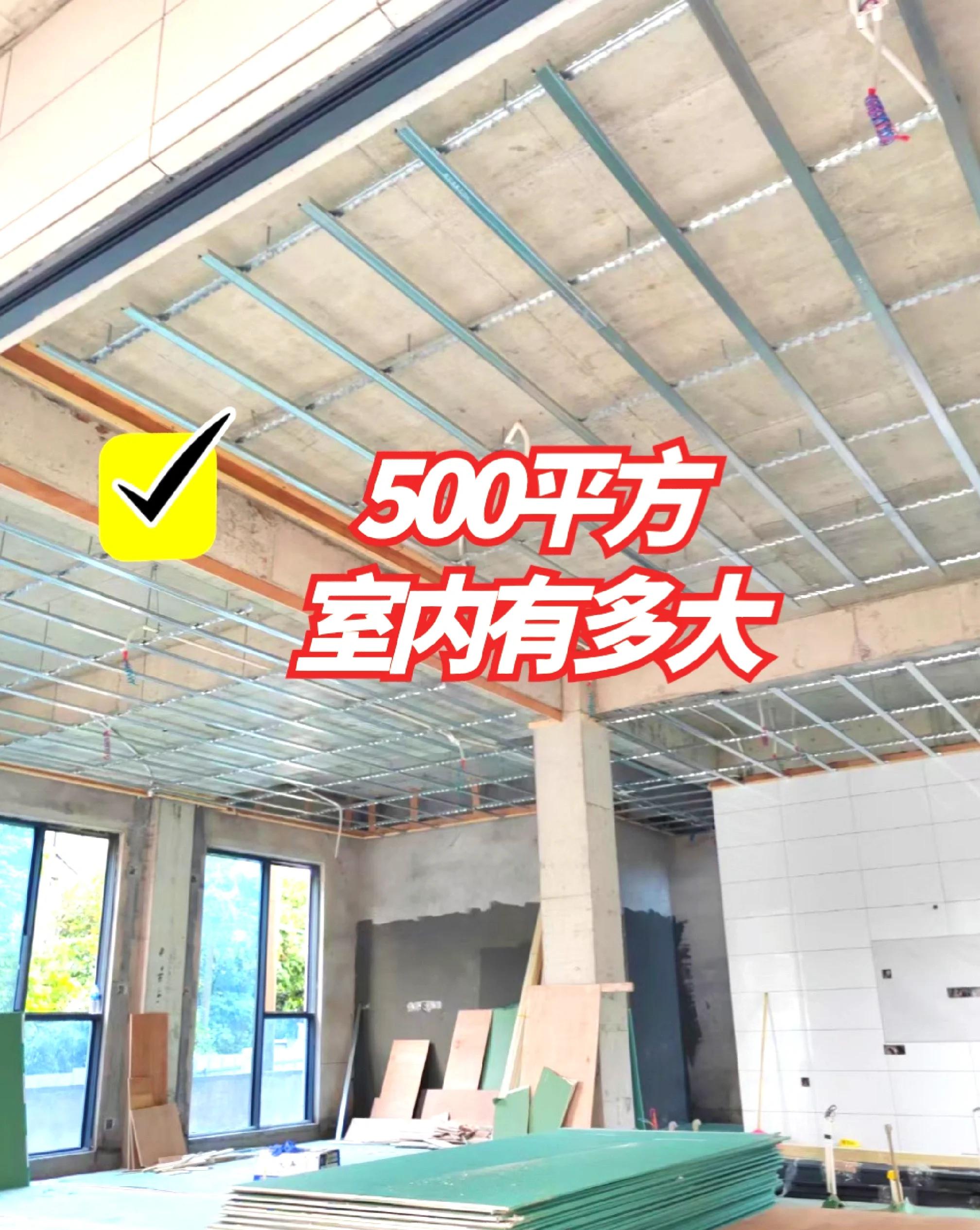轻钢龙骨吊顶主龙骨方向是长边还是短边