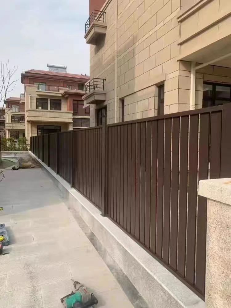 铝合金围墙栏杆15米高价格及图片