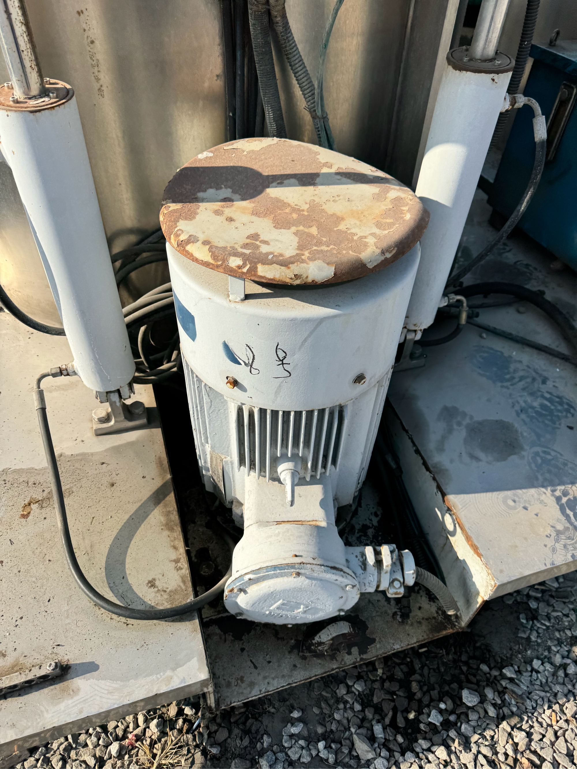 平板式刮刀卸料离心机工作原理