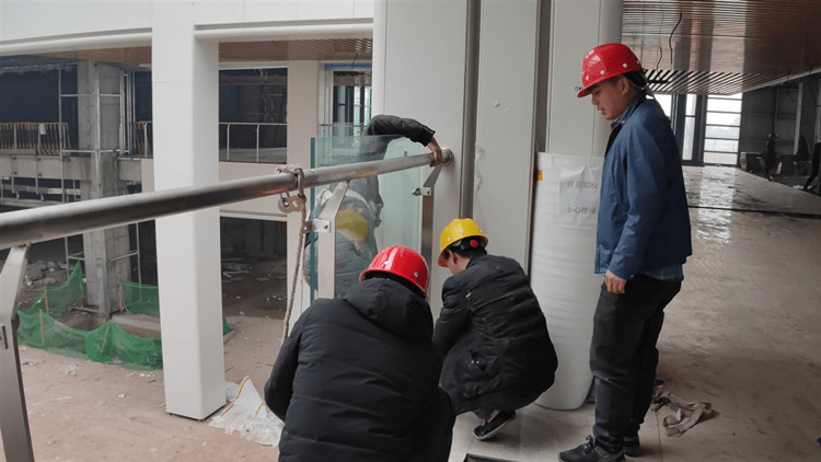 不锈钢玻璃栏杆立柱多少钱一米2025