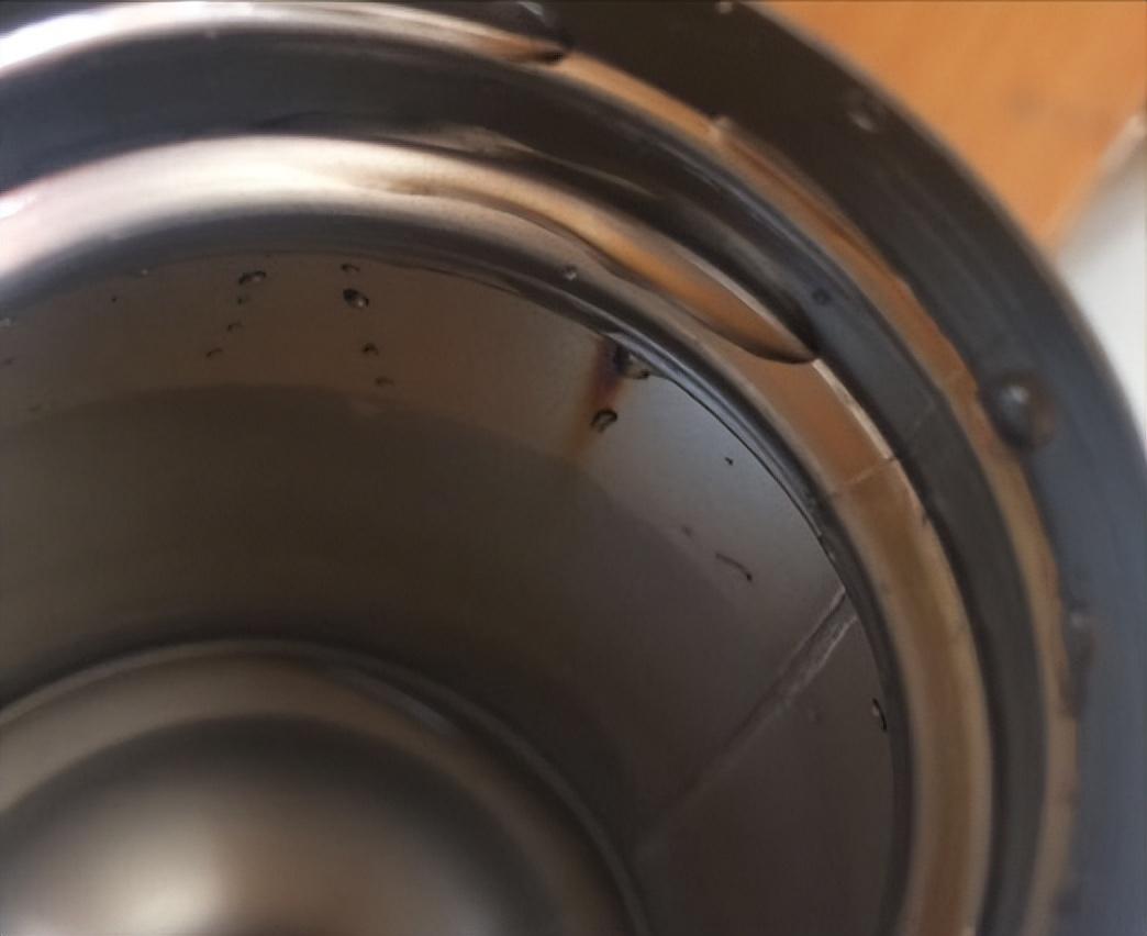 保温杯装上开水以后很烫手是坏了吗,保温杯装上开水以后很烫手是坏了吗
