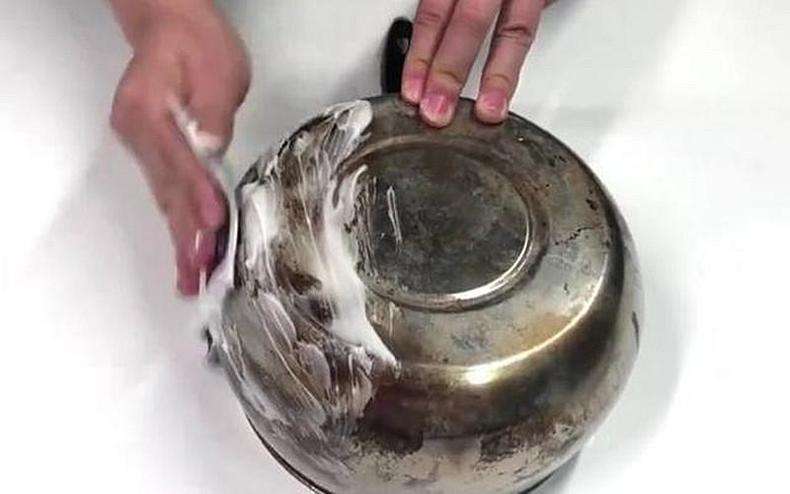 不锈钢锅烧黑是什么物质
