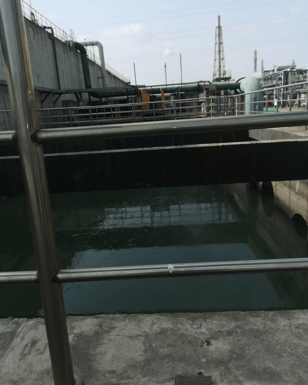污水池修建到家门口好不好呢