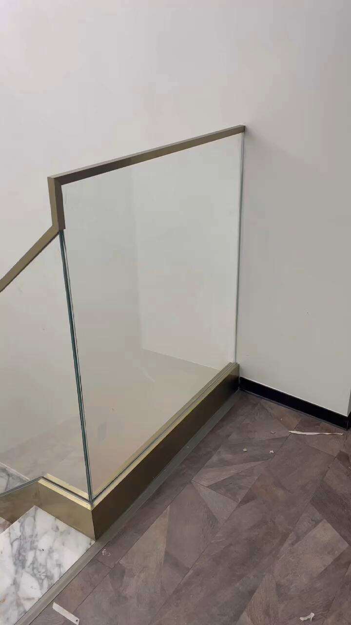 不锈钢玻璃扶手楼梯图片欣赏