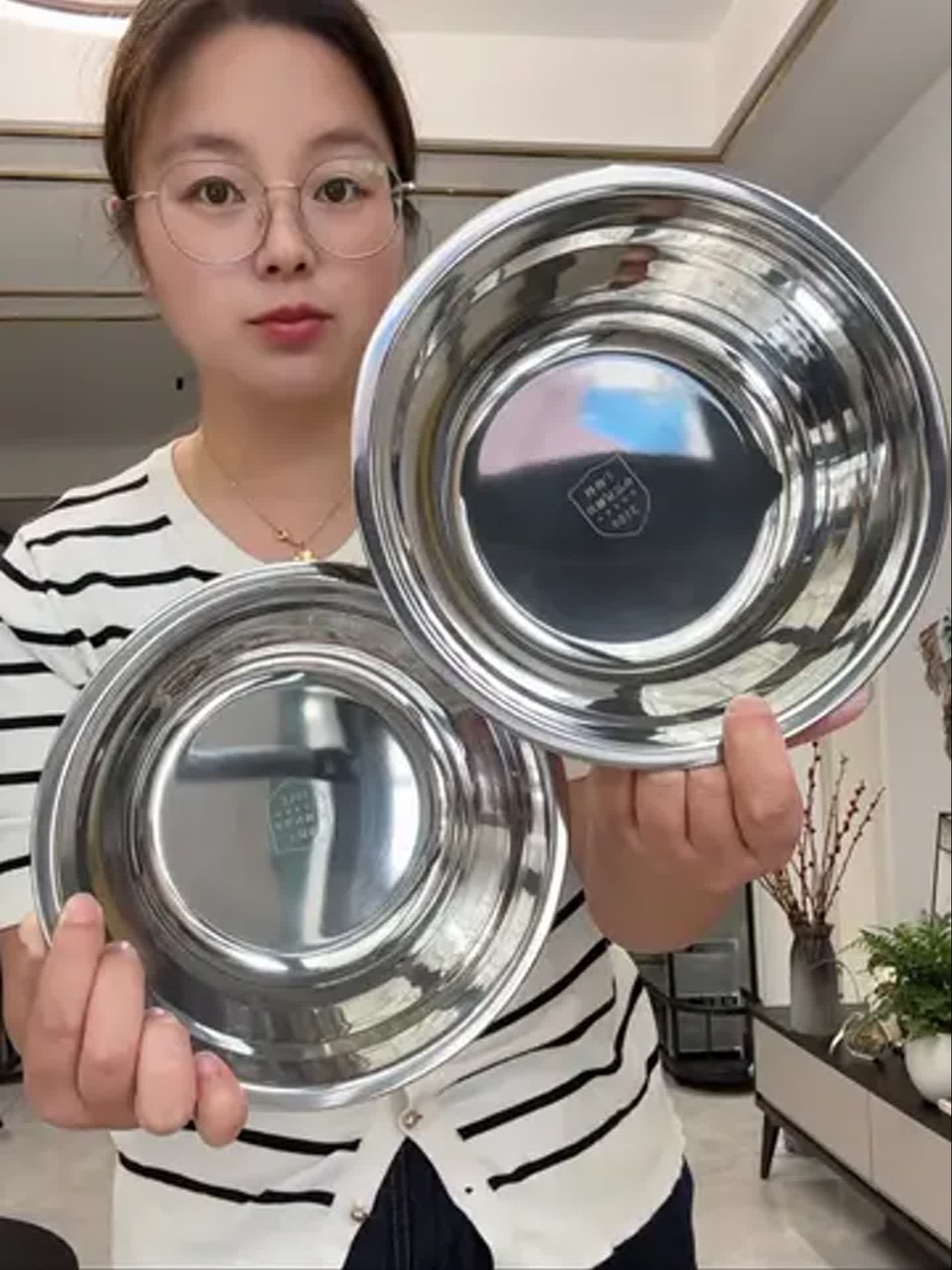 两个不锈钢盆子合在一起了怎么打开