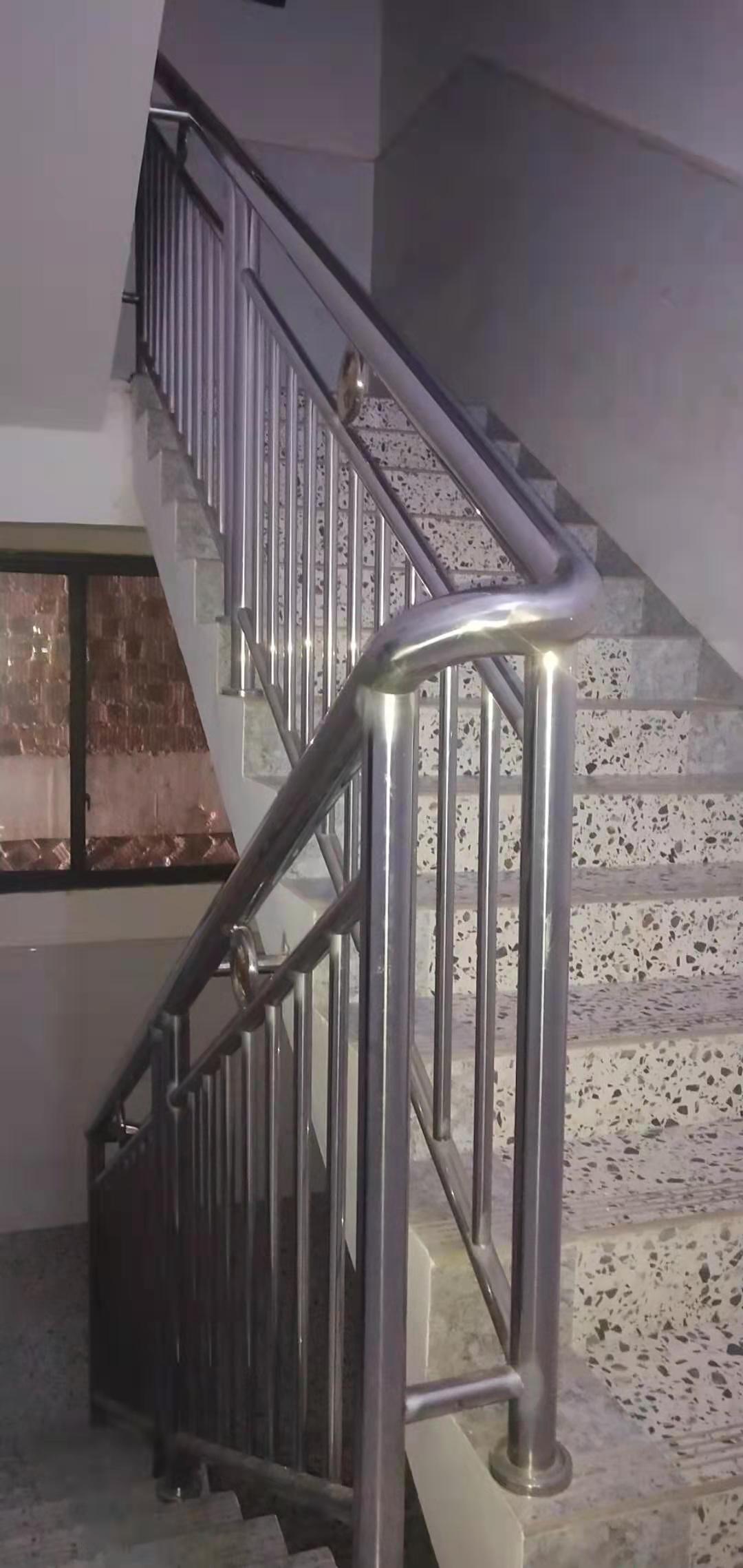 做不锈钢楼梯扶手赚钱吗