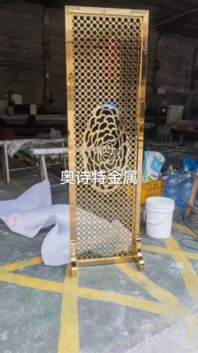 不锈钢中主要加入的合金元素是什么